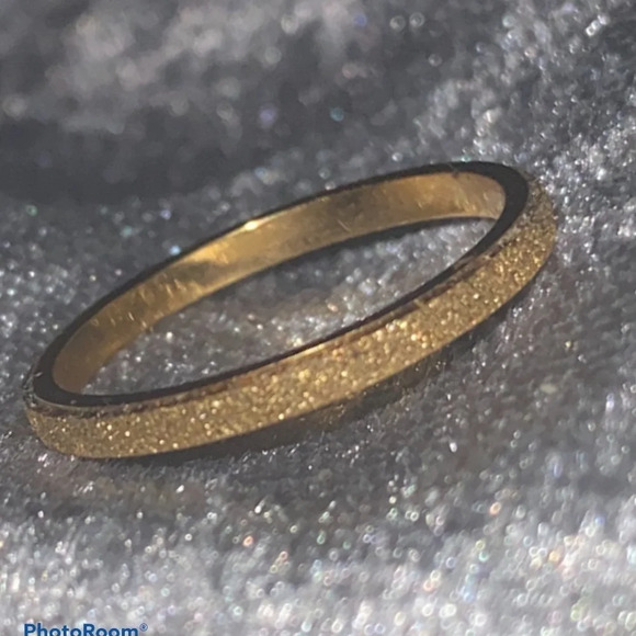 Vintage brushed gold  tone faux diamonds ring Sz 8 - Picture 12 of 12